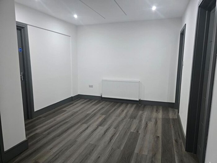 6 Bedroom Semi-Detached House To Rent In Chaucer Avenue, Hayes, UB4