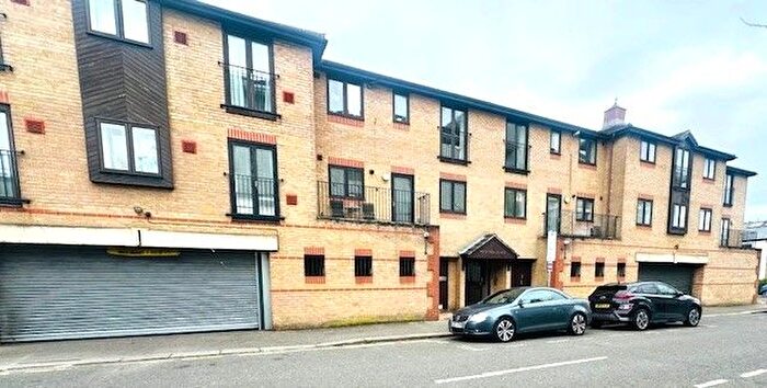 2 Bedroom Flat To Rent In Hardman Road, Kingston Upon Thames, KT2