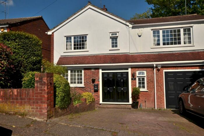 4 Bedroom Detached House To Rent In Marjorams Avenue, Loughton, IG10