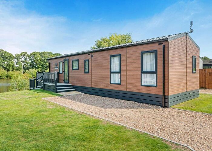 2 Bedroom Lodge For Sale In Butterwick Road, Scunthorpe, DN17