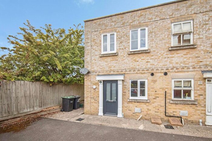 2 Bedroom Semi-Detached House For Sale In Mascot Square, Colchester, CO4