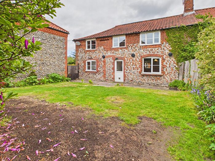 3 Bedroom Semi-Detached House For Sale In Old Turnpike Road, Roughton, NR11