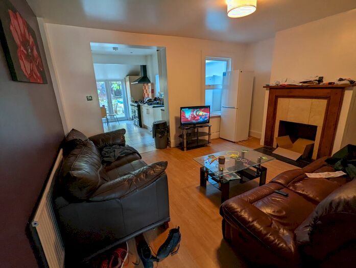 5 Bedroom Terraced House To Rent In St. Peters Road, Reading, RG6