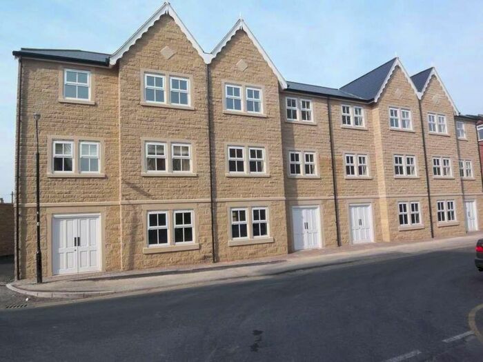 2 Bedroom Flat To Rent In Mowbray Square, Harrogate, North Yorkshire, Uk, HG1