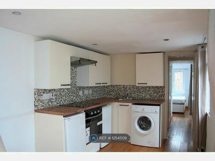 1 Bedroom Detached House To Rent In B Danywern Drive, Winnersh, Wokingham RG41