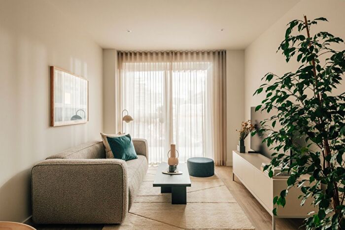 1 Bedroom Flat To Rent In Canal Club, London, E9