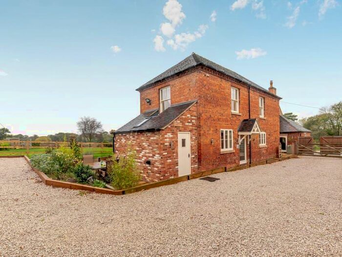 3 Bedroom Barn Conversion To Rent In Ostrich Farm, Longford, DE6