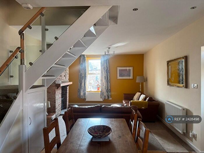 2 Bedroom Maisonette To Rent In Dodworth Road, Barnsley, S70