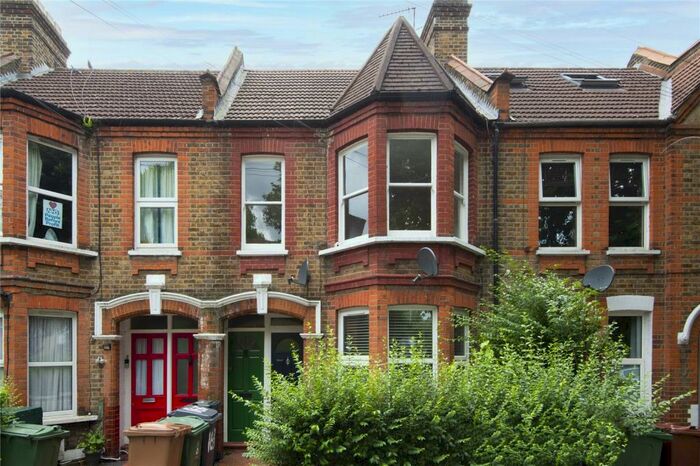 2 Bedroom Flat To Rent In Edward Road, Walthamstow, London, E17