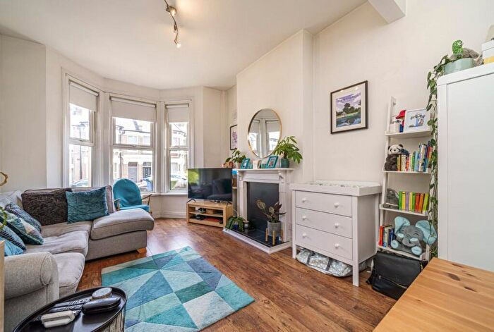 1 Bedroom Flat To Rent In Muschamp Road, Peckham Rye, London, SE15