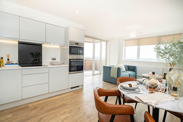 2 Bedroom Flat To Rent In Elmsleigh Road, Staines-Upon-Thames, TW18