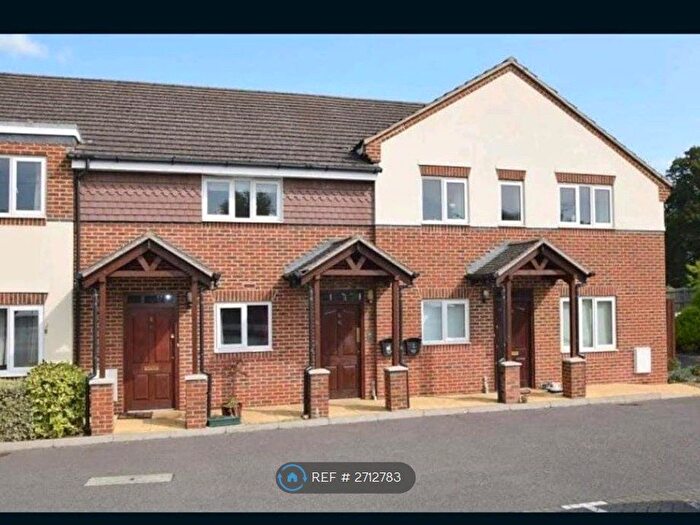 2 Bedroom Flat To Rent In Green Lane, Windsor, SL4