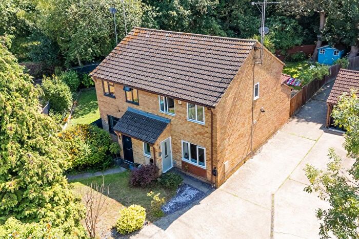 3 Bedroom Semi-Detached House For Sale In Evans Close, Greenhithe, Kent, DA9