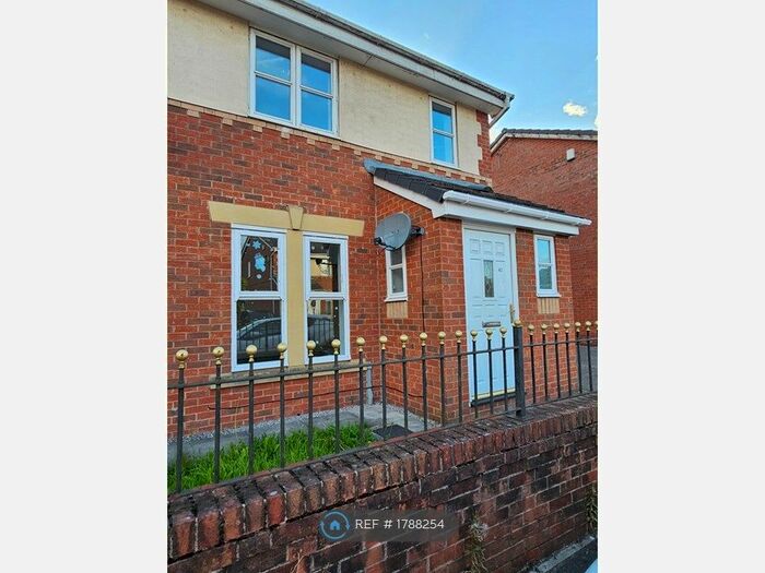 3 Bedroom Semi-Detached House To Rent In Cole Street, Manchester, M40