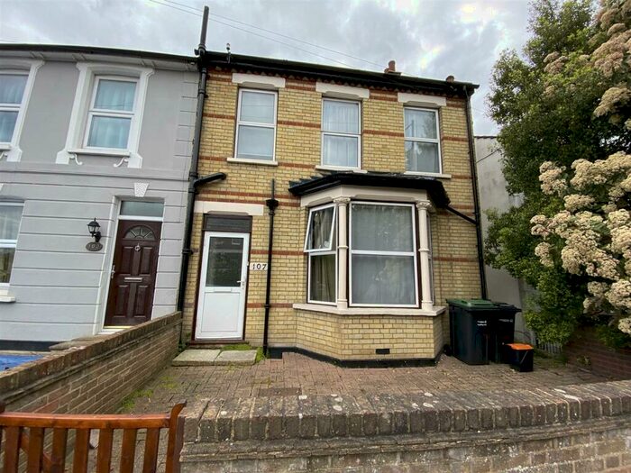 3 Bedroom House To Rent In Whitehill Road, Gravesend, DA12