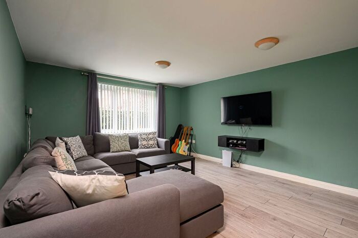 2 Bedroom Flat For Sale In Dukes Court, York, YO26