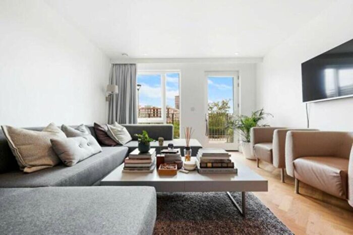 3 Bedroom Flat To Rent In Anderson Square, Bow, E3