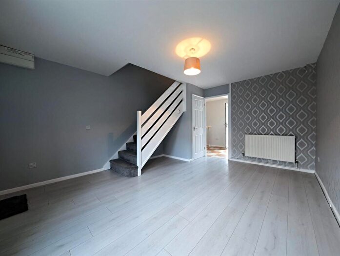 2 Bedroom House To Rent In Freesland Rise, Nuneaton, CV10