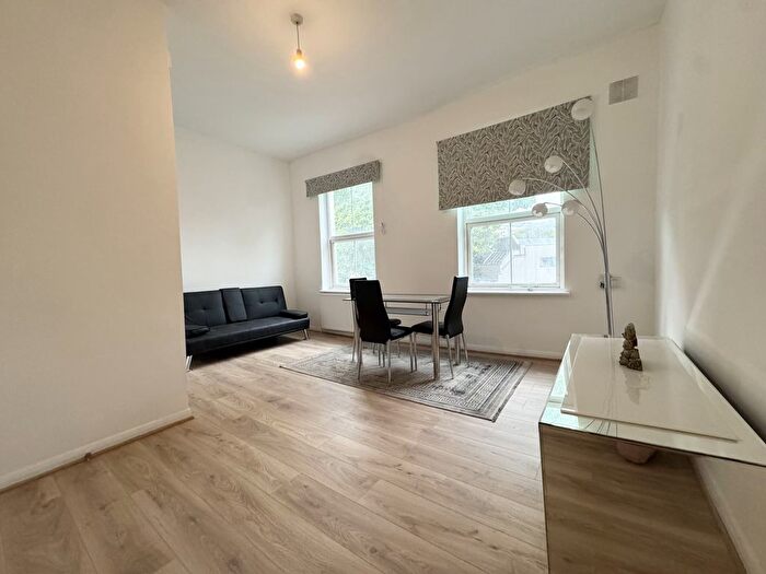 1 Bedroom Flat To Rent In Hornsey Road, Holloway, N7