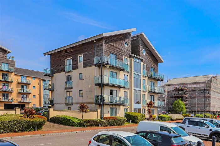 2 Bedroom Maisonette For Sale In Glanfa Dafydd, Barry, CF63