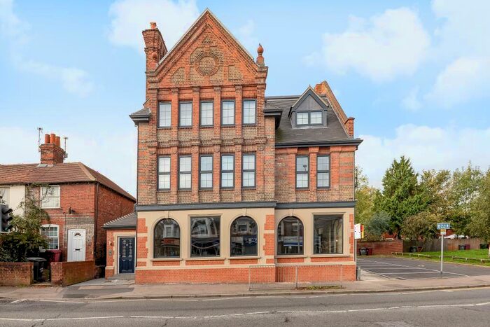 Apartment To Rent In Whitley Street, Reading, RG2