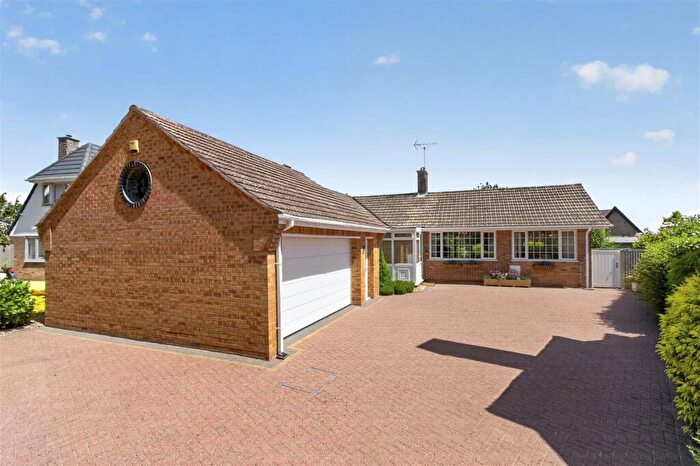 3 Bedroom Detached Bungalow For Sale In Parkland Close, Mansfield, NG18