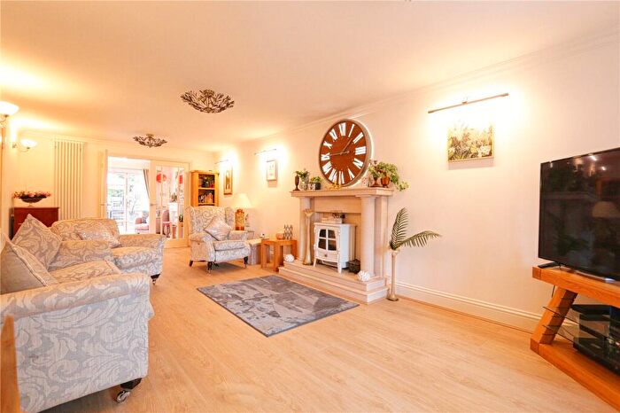 4 Bedroom Detached House For Sale In Reid Close, Denton, Manchester, Greater Manchester, M34