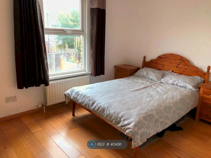 3 Bedroom Terraced House To Rent In Ritchings Avenue, London, E17