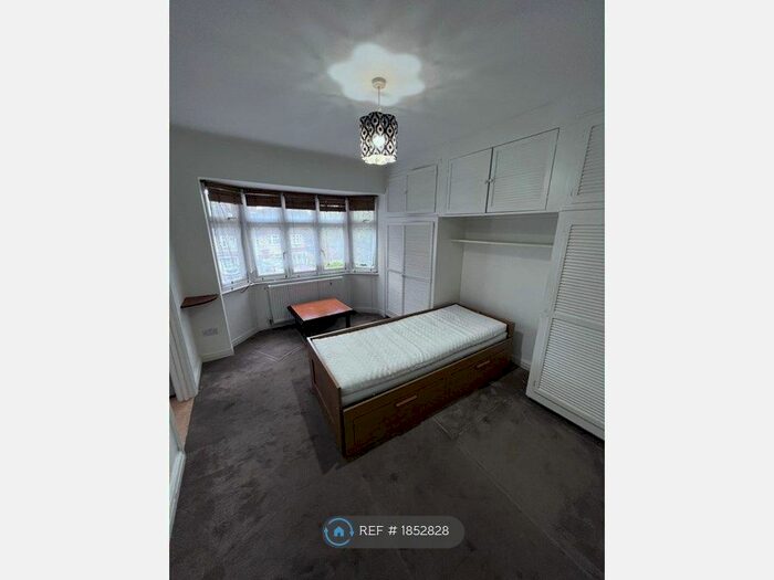 Studio To Rent In Milford Gardens, Edgware, HA8