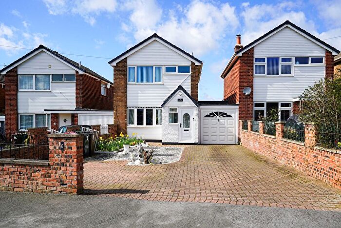 3 Bedroom Detached House For Sale In Barber Close, Todwick, S26