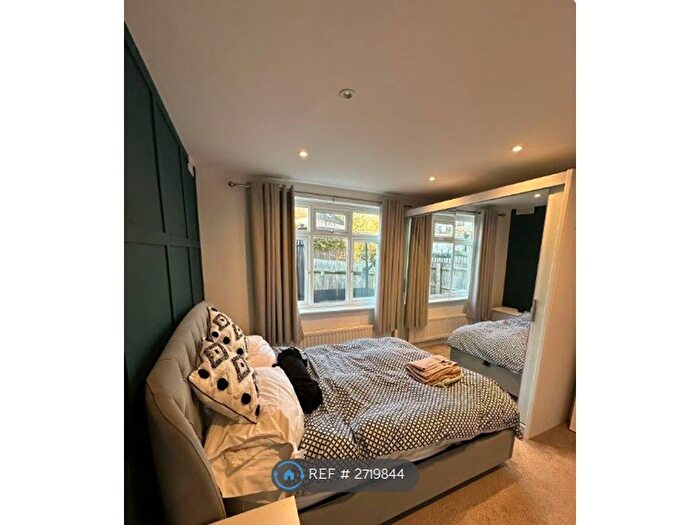 2 Bedroom Maisonette To Rent In Westwood Court, London, SW19