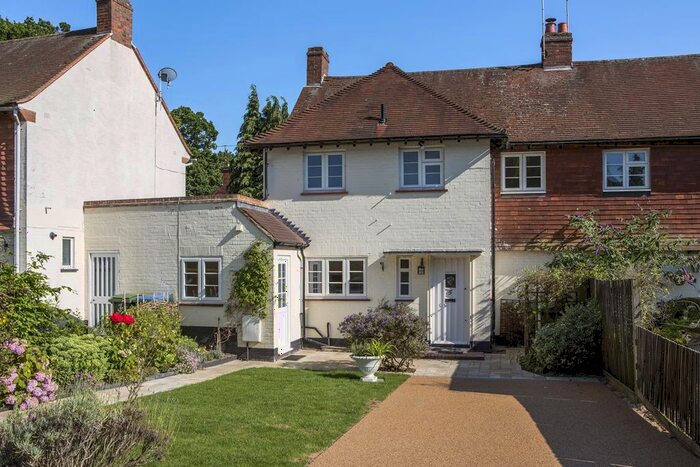 3 Bedroom Cottage To Rent In Blundel Lane, Stoke D'abernon, KT11