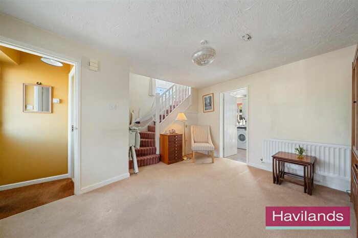 2 Bedroom Semi-Detached House For Sale In Laidlaw Drive, London, N21