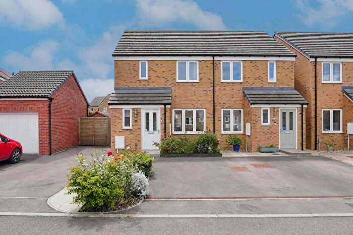 3 Bedroom Semi-Detached House For Sale In Whitley Close, Grove, OX12