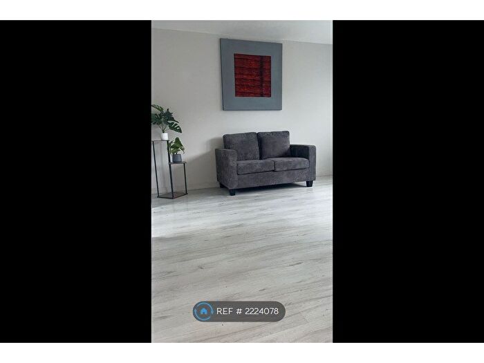 2 Bedroom Flat To Rent In Chairborough Road, High Wycombe, HP12