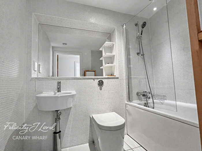 1 Bedroom Apartment To Rent In Lantern Way, London, E14