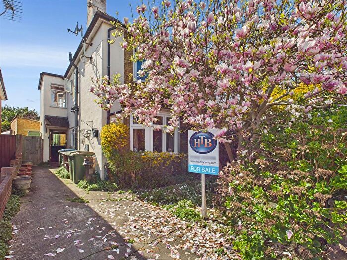 3 Bedroom Semi Detached House For Sale In Cottimore Lane, Walton-On-Thames, KT12