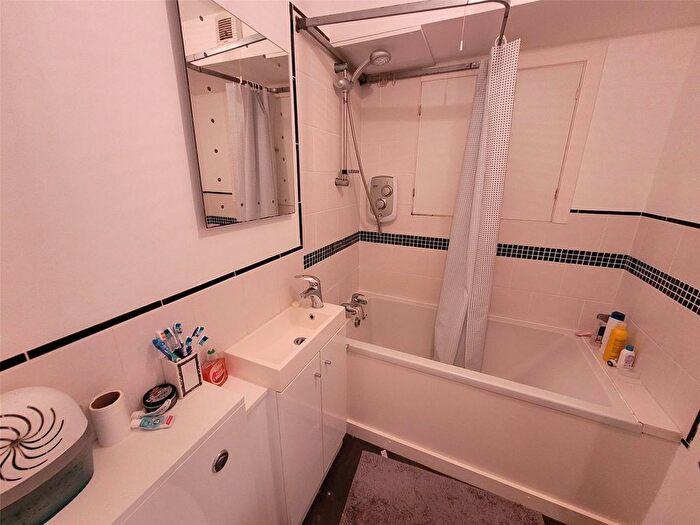 1 Bedroom Flat To Rent In Irvine Place, City Centre, Aberdeen, AB10