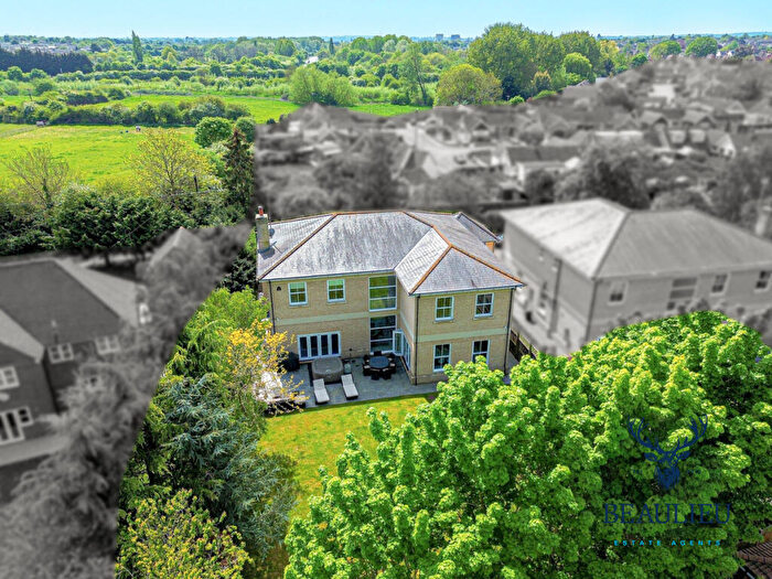 6 Bedroom Detached House For Sale In Gutters Lane, Chelmsford, CM1