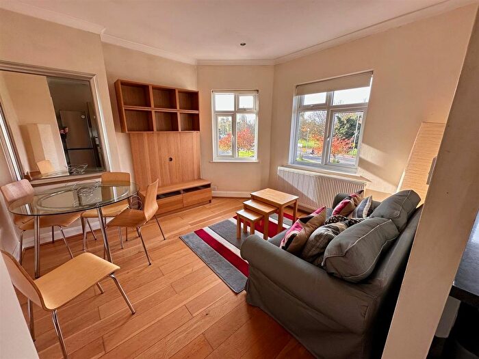 2 Bedroom Flat To Rent In Dellfield Parade, High Street, Cowley, Uxbridge, UB8