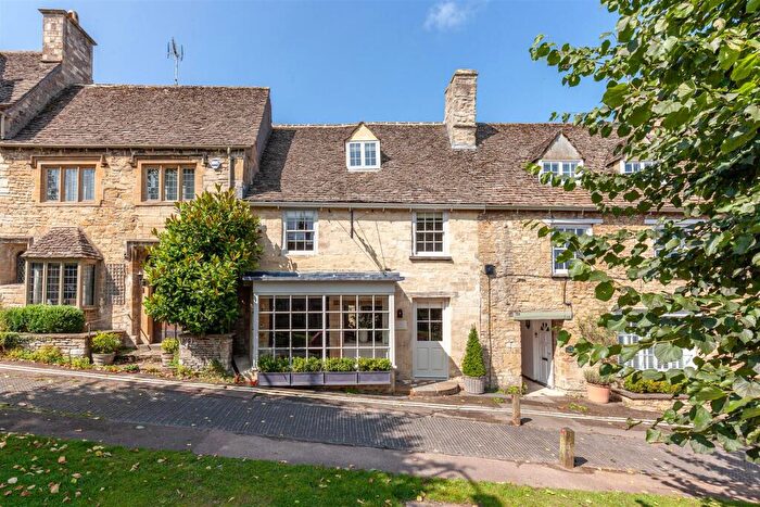 3 Bedroom Town House For Sale In The Hill, Burford, OX18