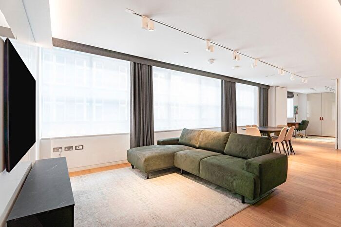 3 Bedroom Flat To Rent In Wardour Street, London, W1F