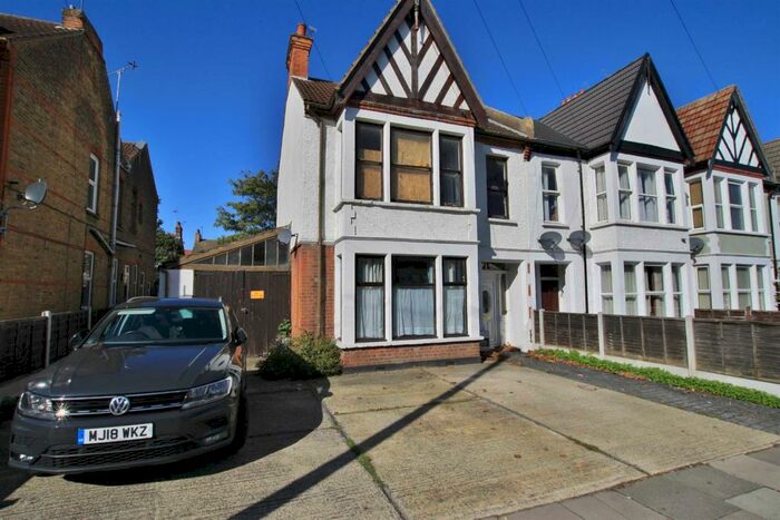 Studio To Rent In Valkyrie Road, Westcliff-On-Sea, SS0