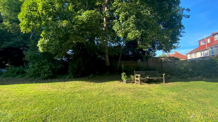 2 Bedroom Apartment To Rent In Sherwood Hall, East End Road, London, N2