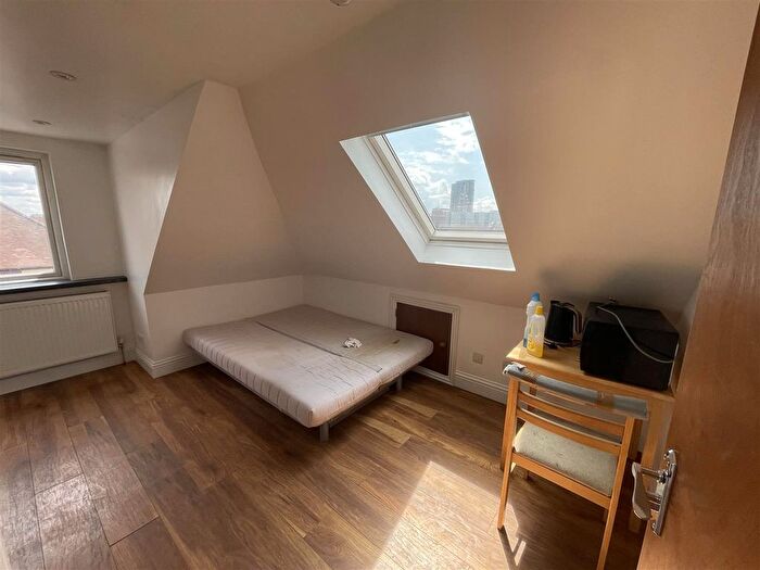 Studio To Rent In Kingsley Road, Hounslow, TW3