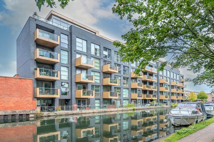 3 Bedroom Flat To Rent In Amberley Road, Little Venice, London, W9