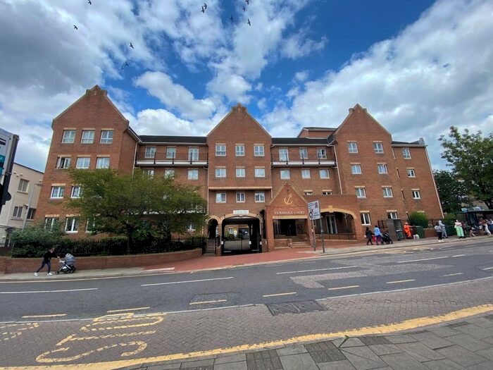 1 Bedroom Flat To Rent In High Street, Chatham, ME4