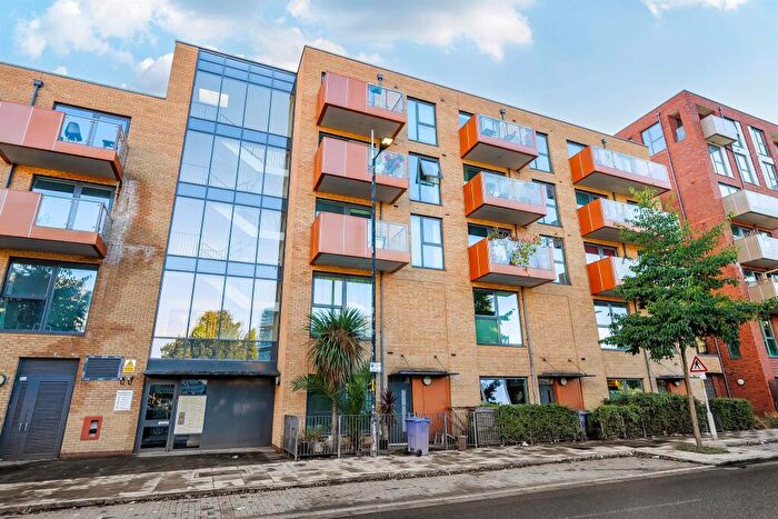 2 Bedroom Apartment For Sale In Southampton Way, London, SE5
