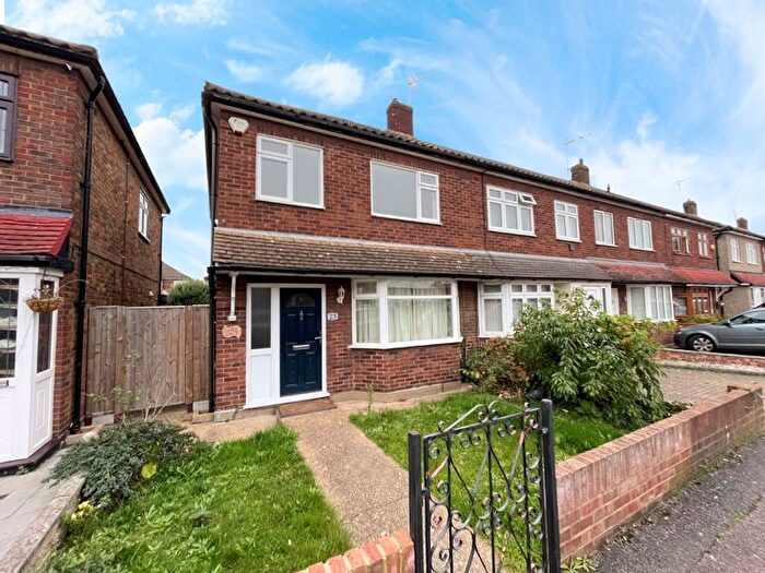 3 Bedroom End Of Terrace House To Rent In Mygrove Gardens, Rainham, RM13