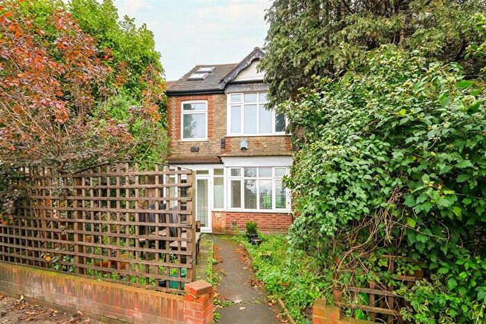 4 Bedroom Detached House To Rent In Hall Lane, Chingford, London, E4